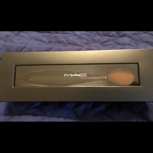 Mac Oval Brush #6